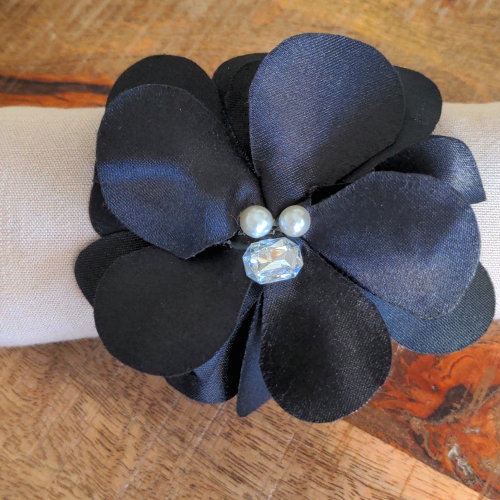 🌞🌞 Flower Cuff Bracelet Black Fabric Floral Faux Pearl Sparkle Feminine
